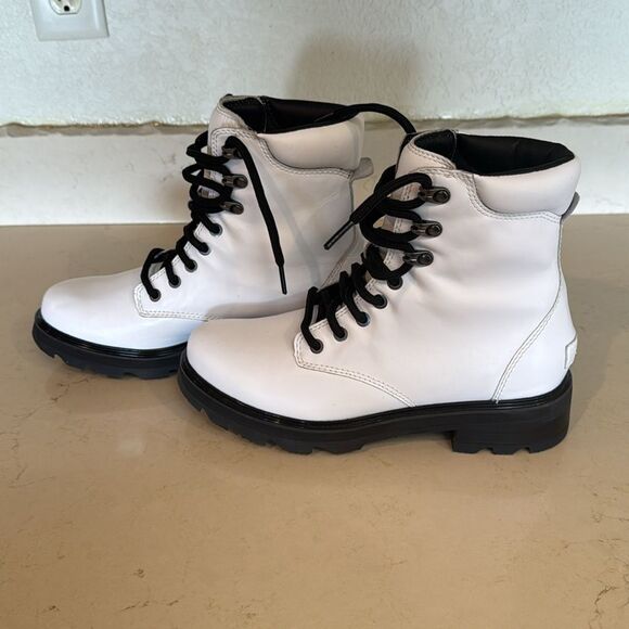 Sorel Lennox Lace Boots NWOT - Picture 6 of 10